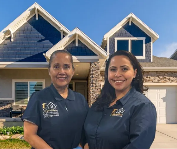 Lily Signature Cleaning  cleaning team in Warrenton]